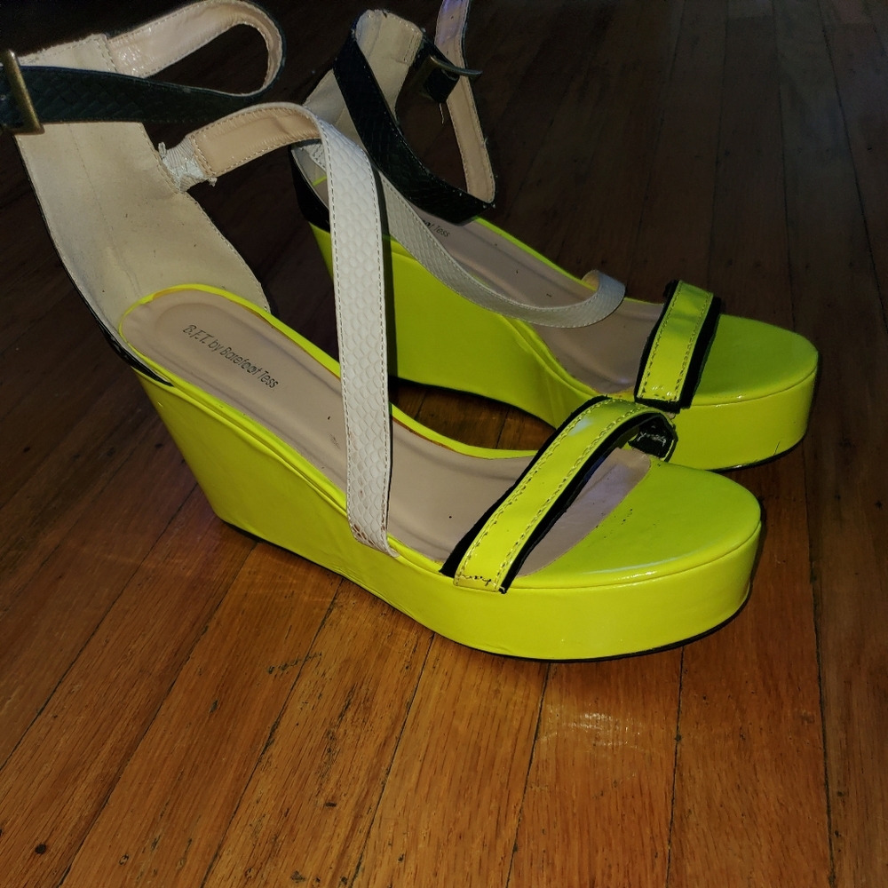 BFT by Barefoottess size 13 neon wedges